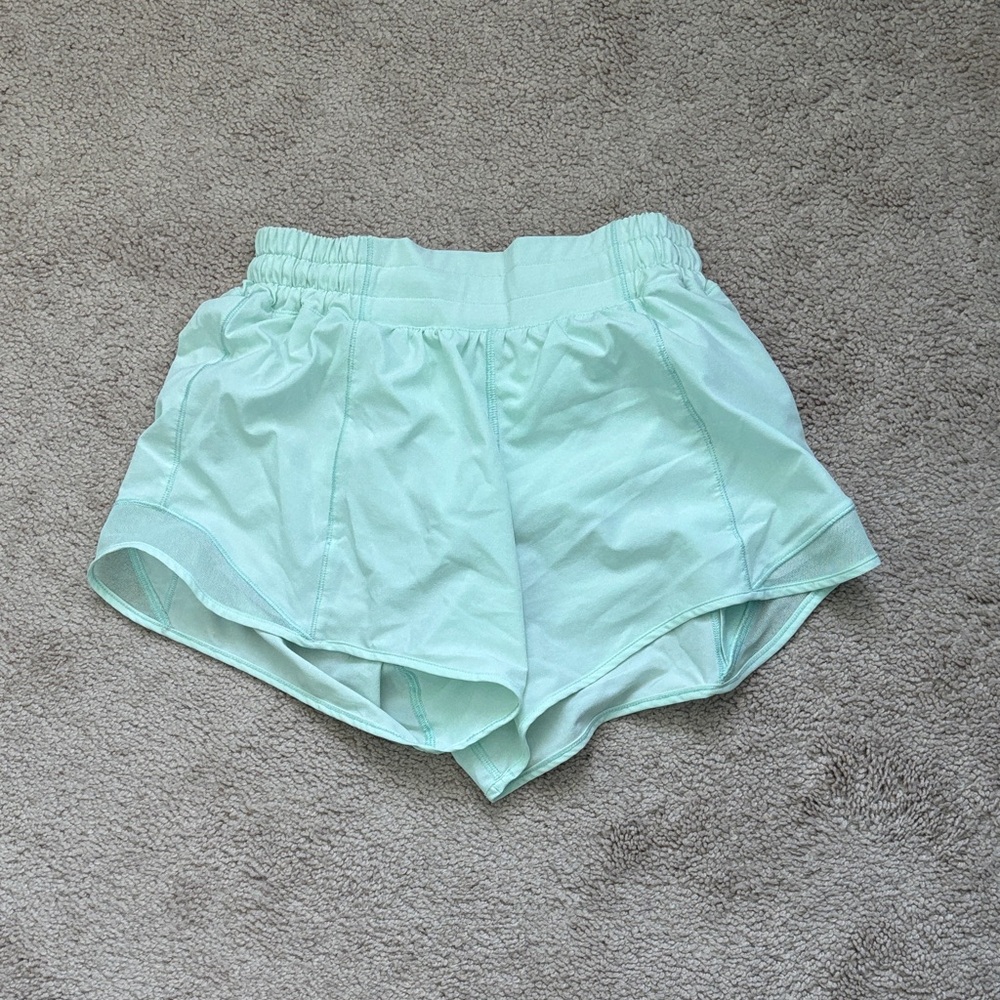 Lululemon Hotty Hot Shorts 2.5”